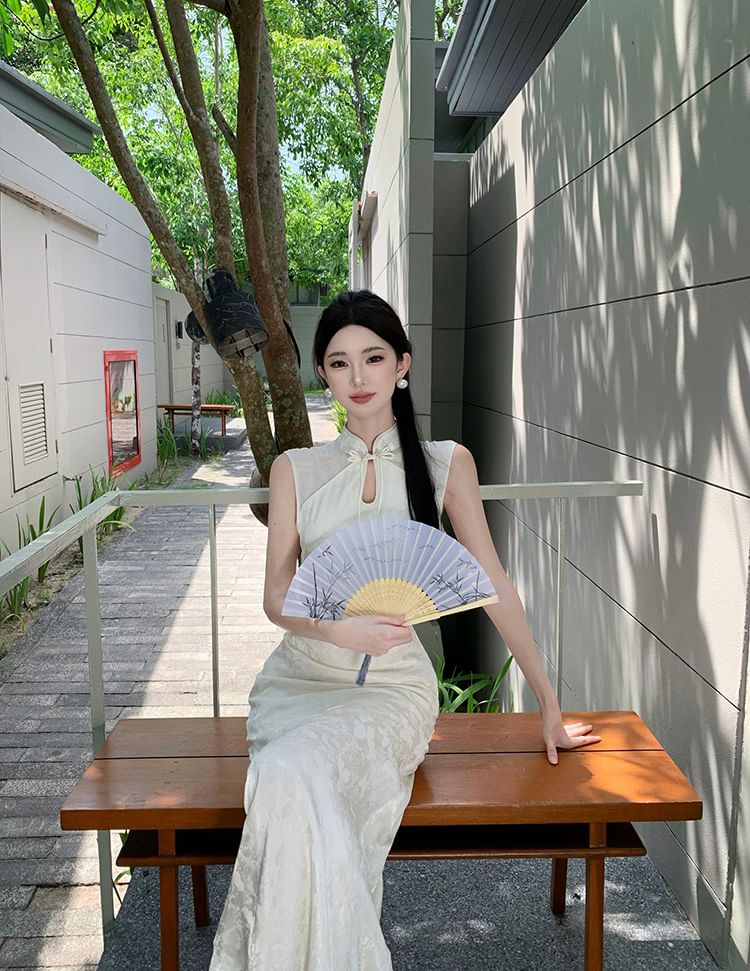 JIYON - Mouwloze jacquard midi Qipao