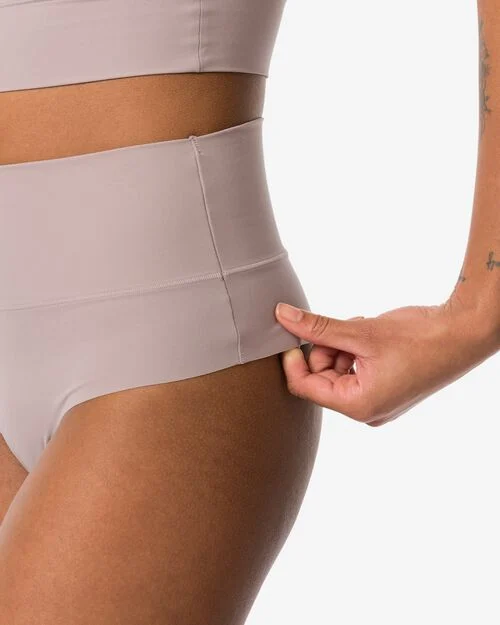 string femme taille haute ultimate comfort beige