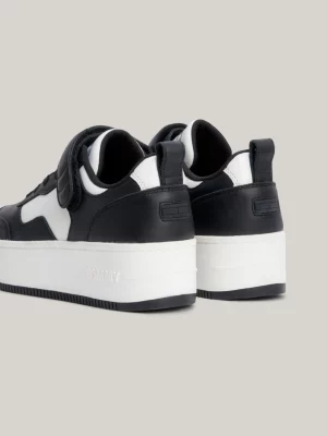 Tênis plataforma com fecho de velcro