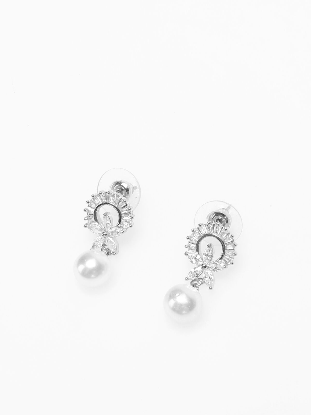 Boucles d'oreilles pendantes à perles et strass- Argenté