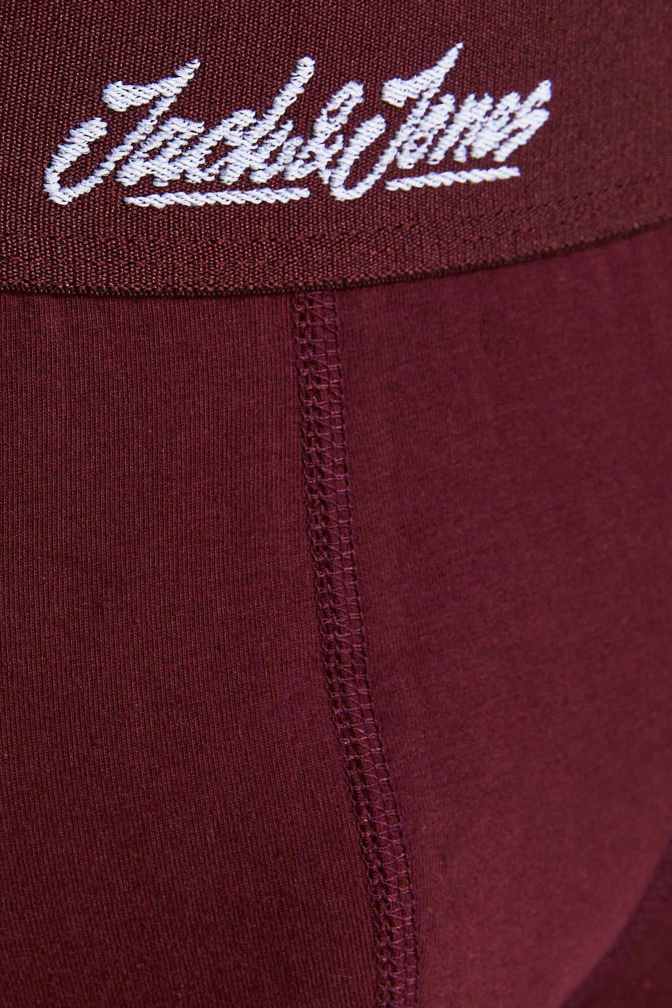 Pacote com 3 cuecas boxer com logotipo.