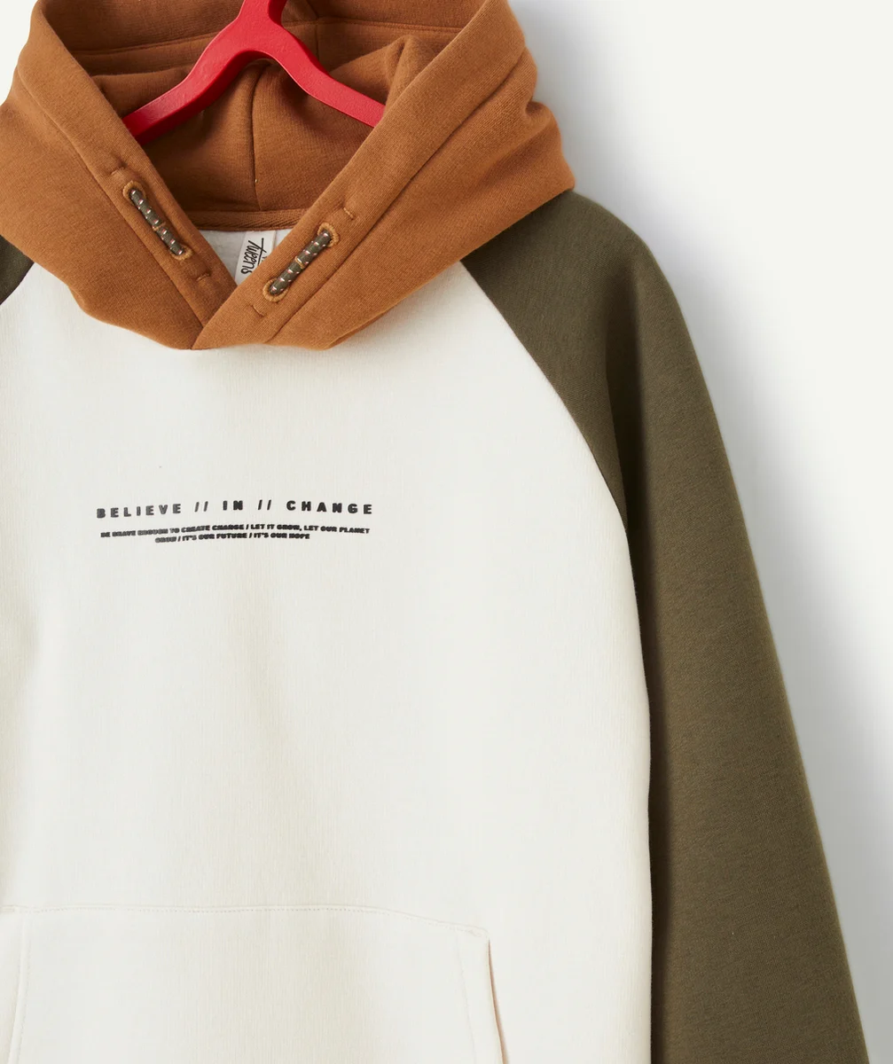 SWEAT À CAPUCHE GARÇON EN FIBRES RECYCLÉES ÉCRU KAKI ET MARRON AVEC MESSAGE