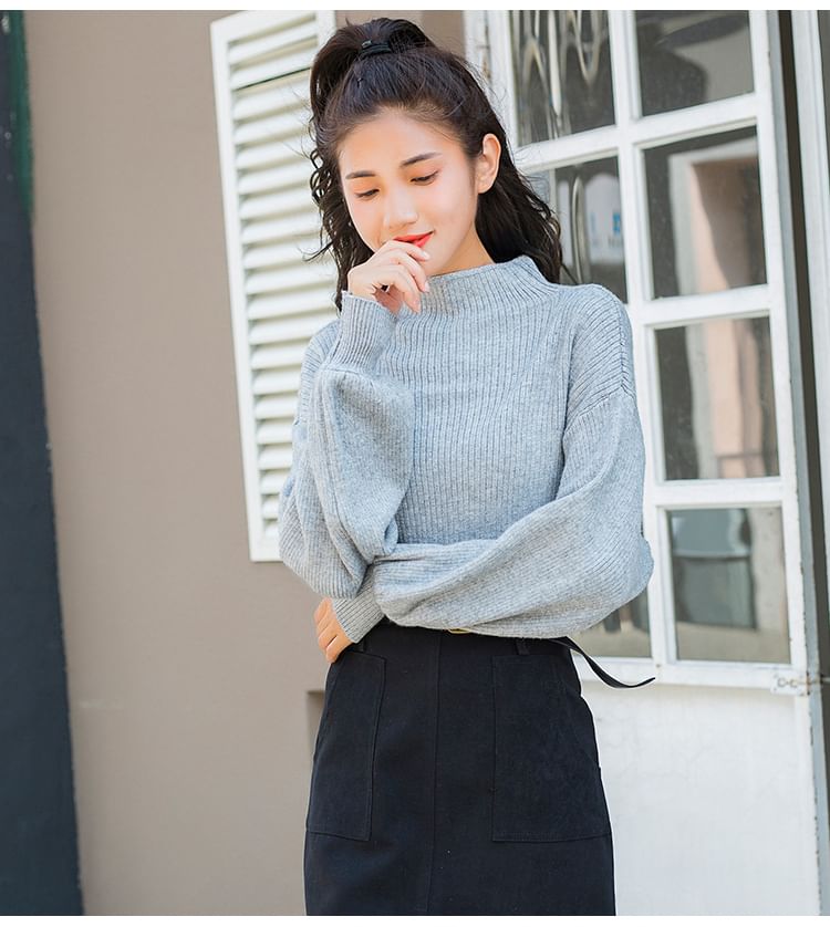 Petit Lace - Effen blouse met mock-neck / Mini-aansluitende rok / Set