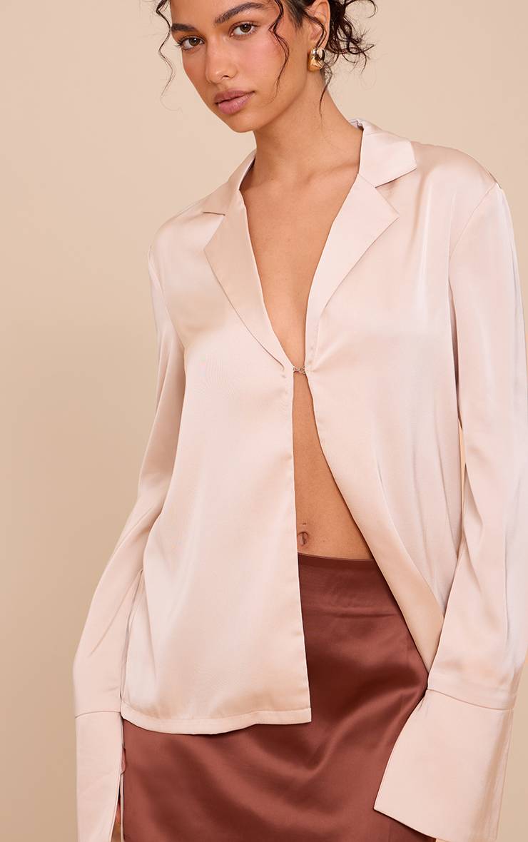 Champagne Chemise Oversize En Satin Avec Détail Agrafes Et Œillets