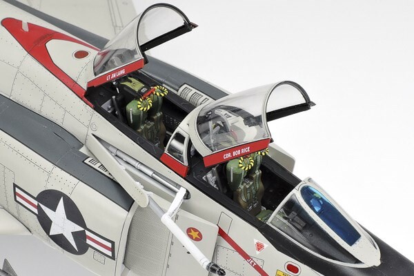 Tamiya - F-4B Phantom II Modelfly Byggesæt - 1:48 - 61121