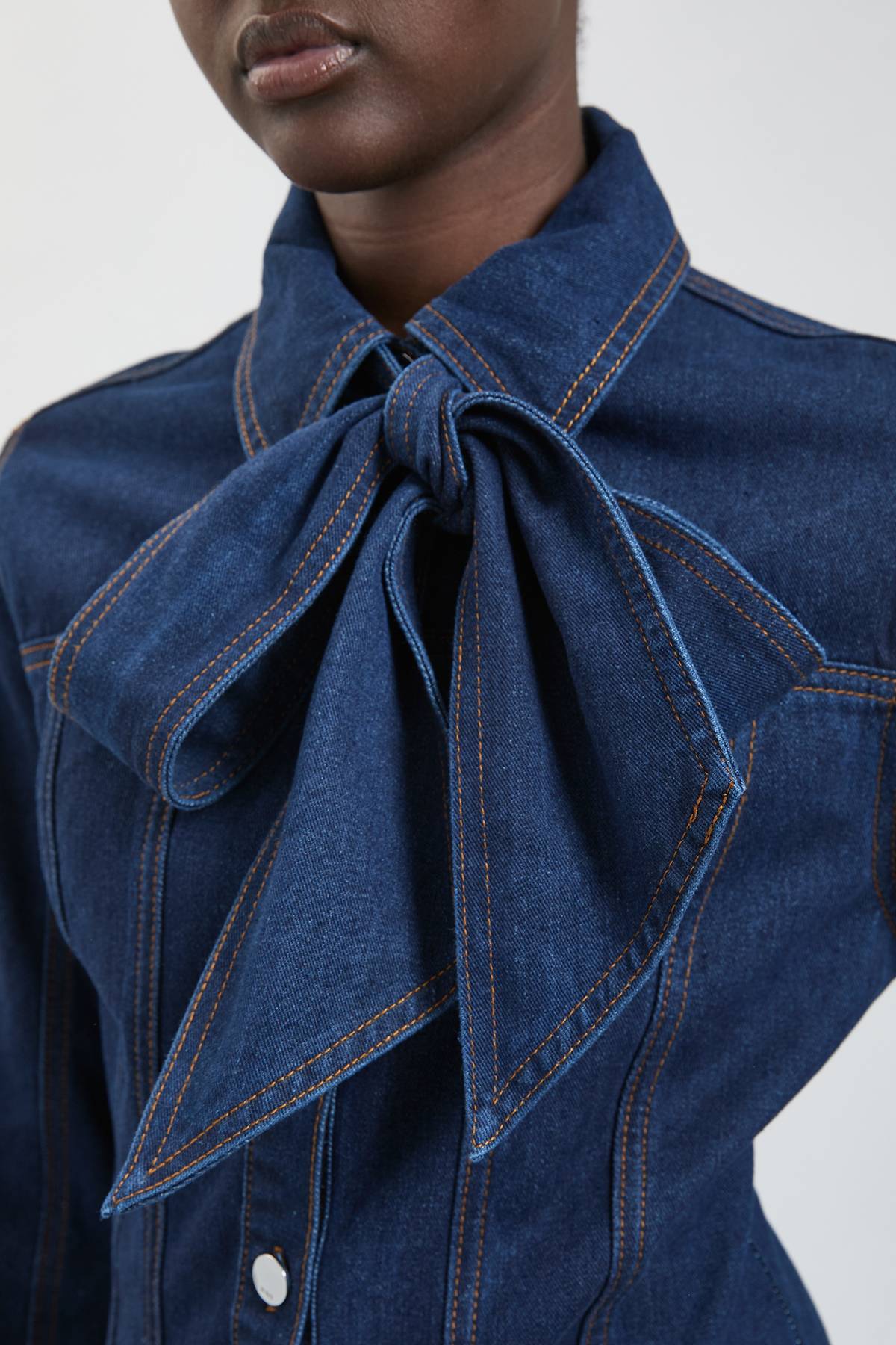 KarenMillen Chemise En Denim À Col Lavallière Boutonnée