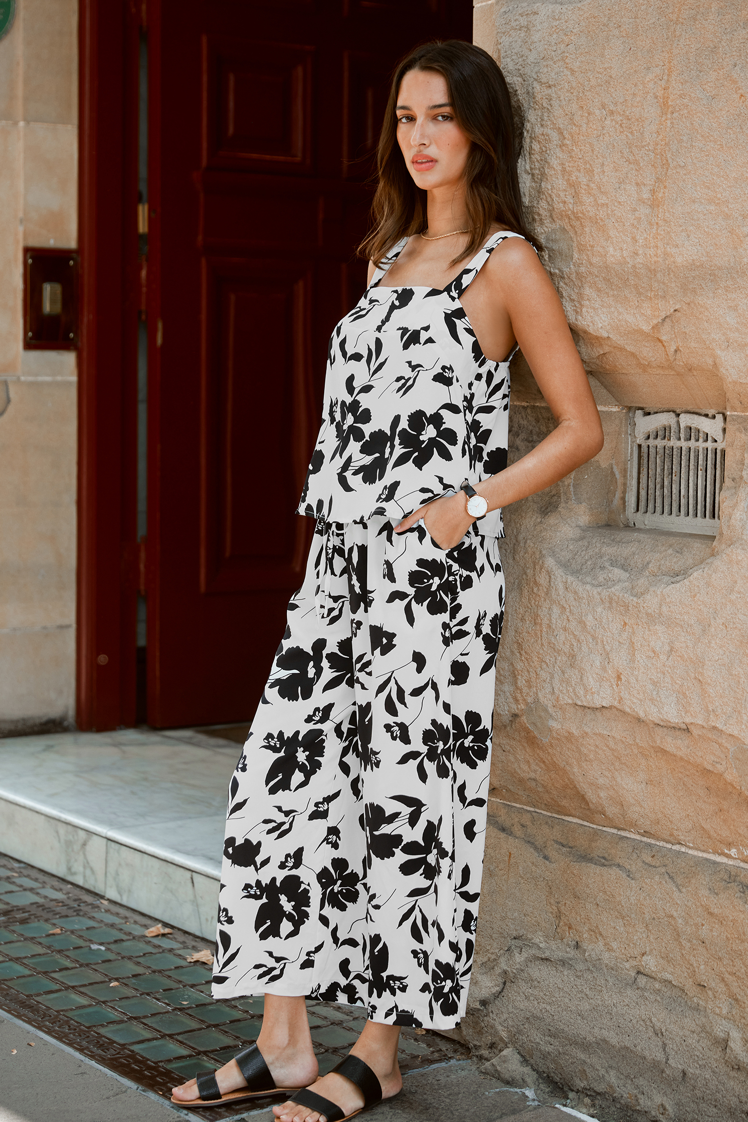 Débardeur à col carré et pantalon large à fleurs noir et blanc