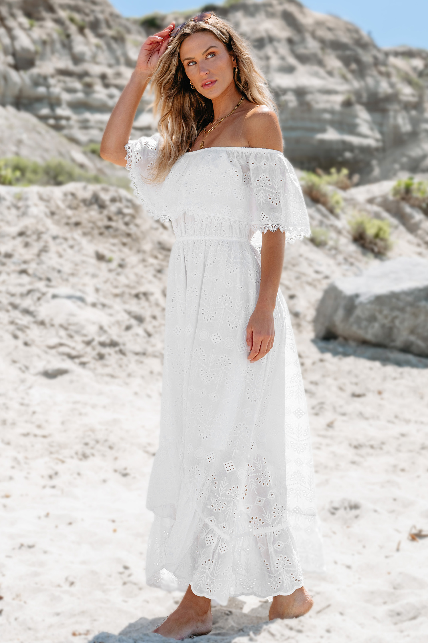Robe midi en pur coton à épaules dénudées en œillets blanche