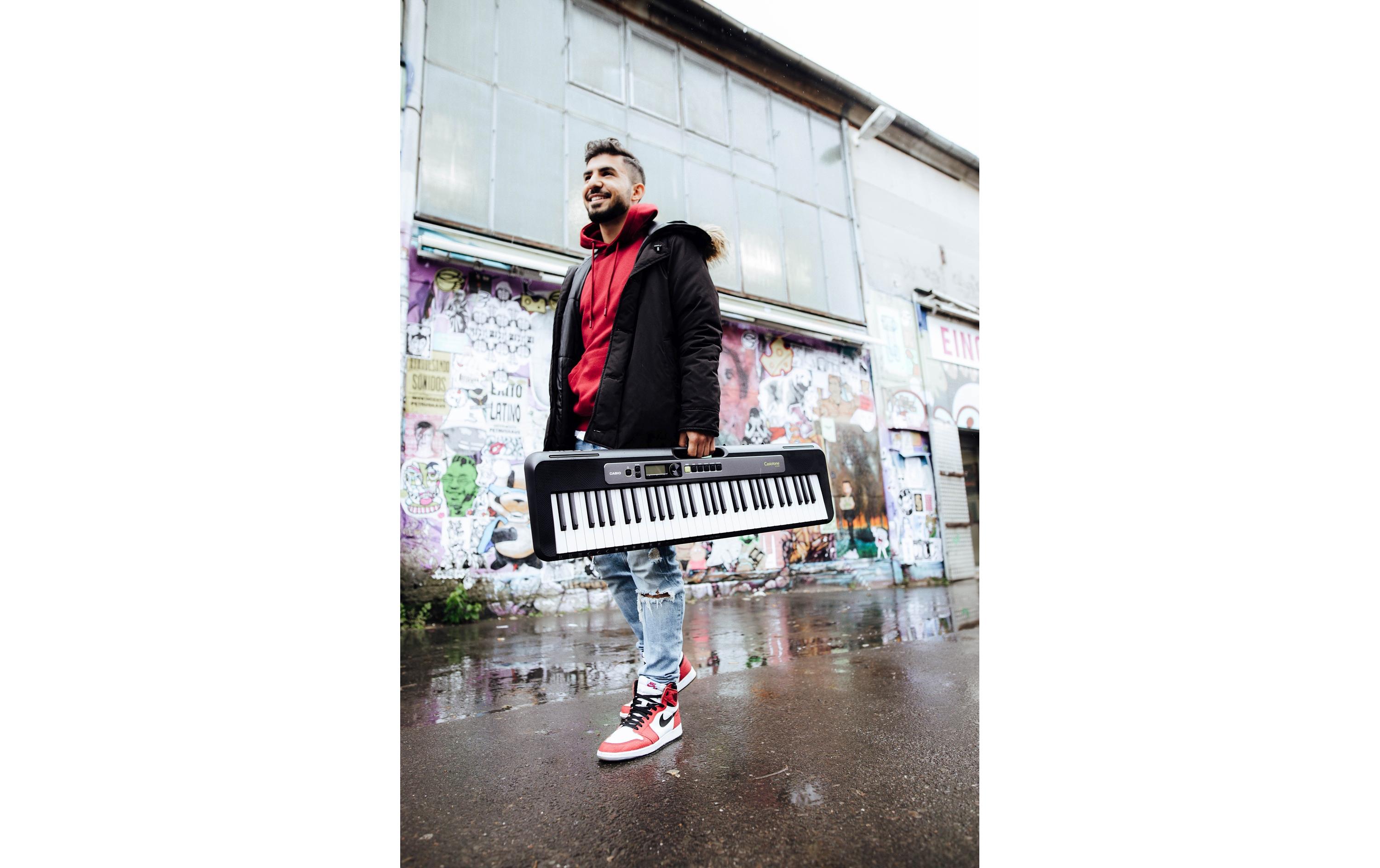 Keyboard LK-S250<br>Portables Keyboard mit 61 anschlagdynamischen Leuchttasten