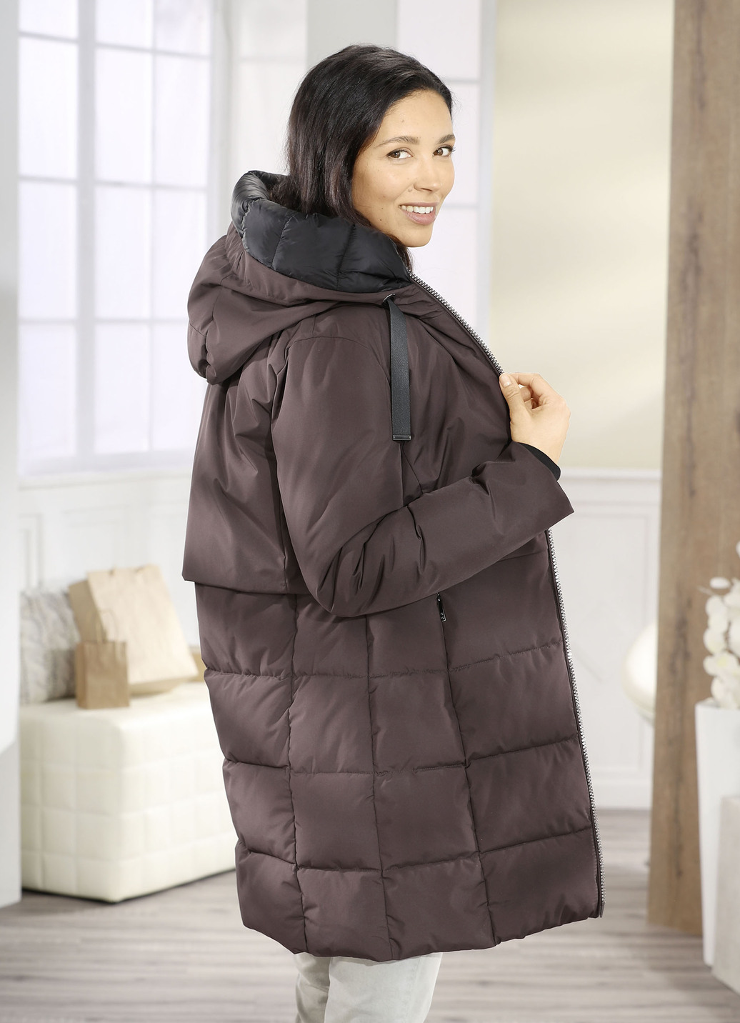 Funktions-Longparka mit angeschnittener Kapuze
