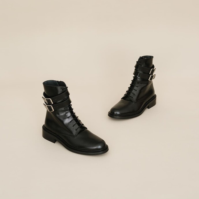 Bottines à boucles et à lacets  en cuir noir