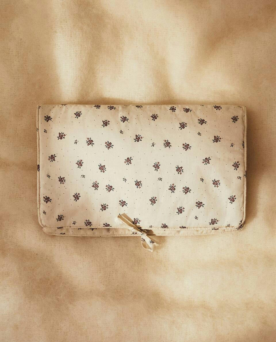 PORTA-LENÇOS UMEDECIDOS INFANTIS COM ESTAMPA FLORAL