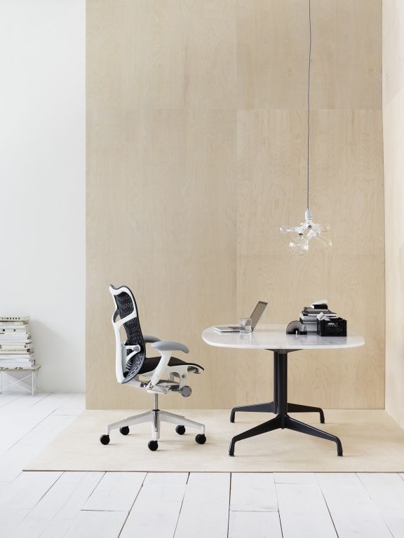 Herman Miller Mirra 2 bureaustoel zwart, grafiet onderstel, harde wielen