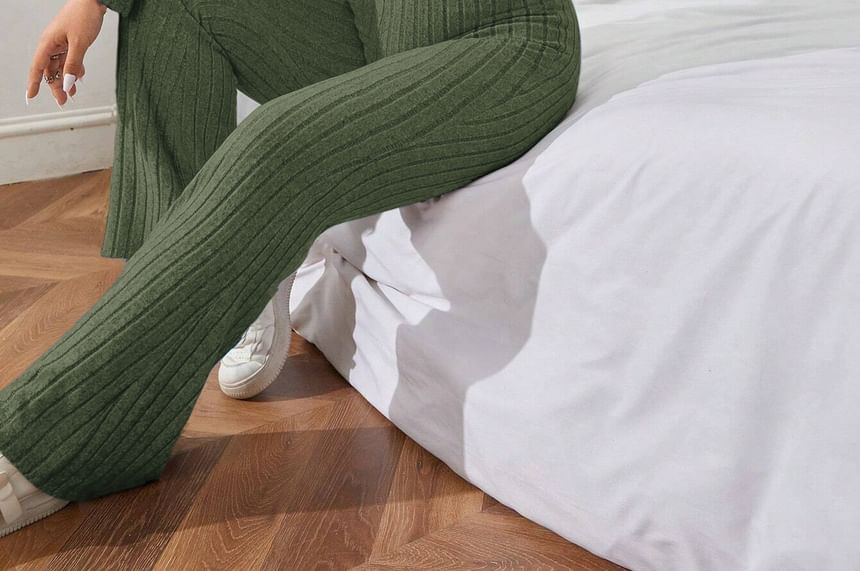 uliaque - Plus Size Set: Lange Mouw Mock Neck Effen Geribbelde Crop Top + High Rise Bootcut Broek