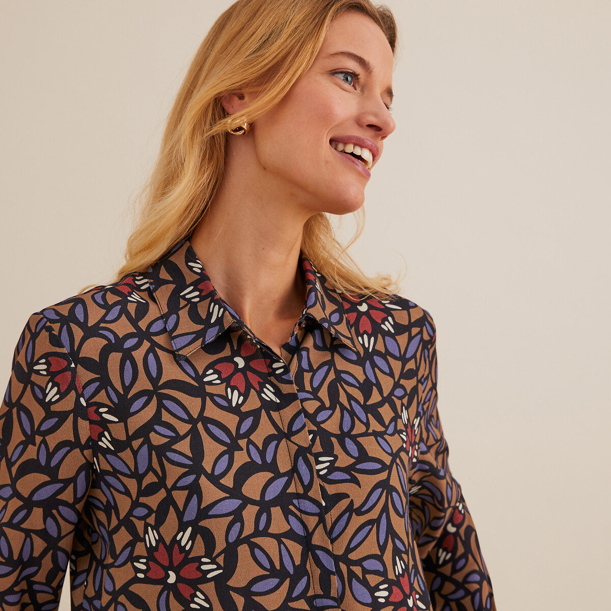 ANNE WEYBURN<br>Camisa com estampa floral e mangas compridas