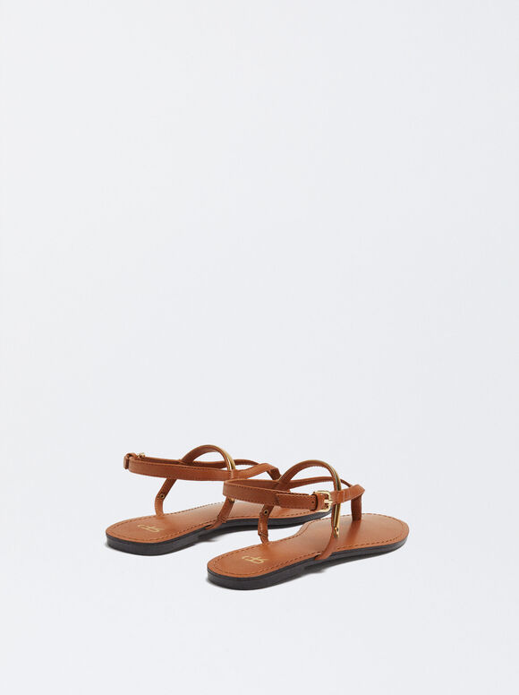 Sandália rasteira com detalhe metálico - Camel