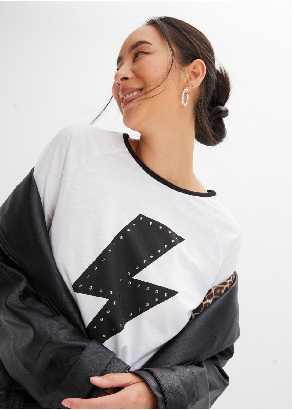 T-shirt avec rivets appliqués