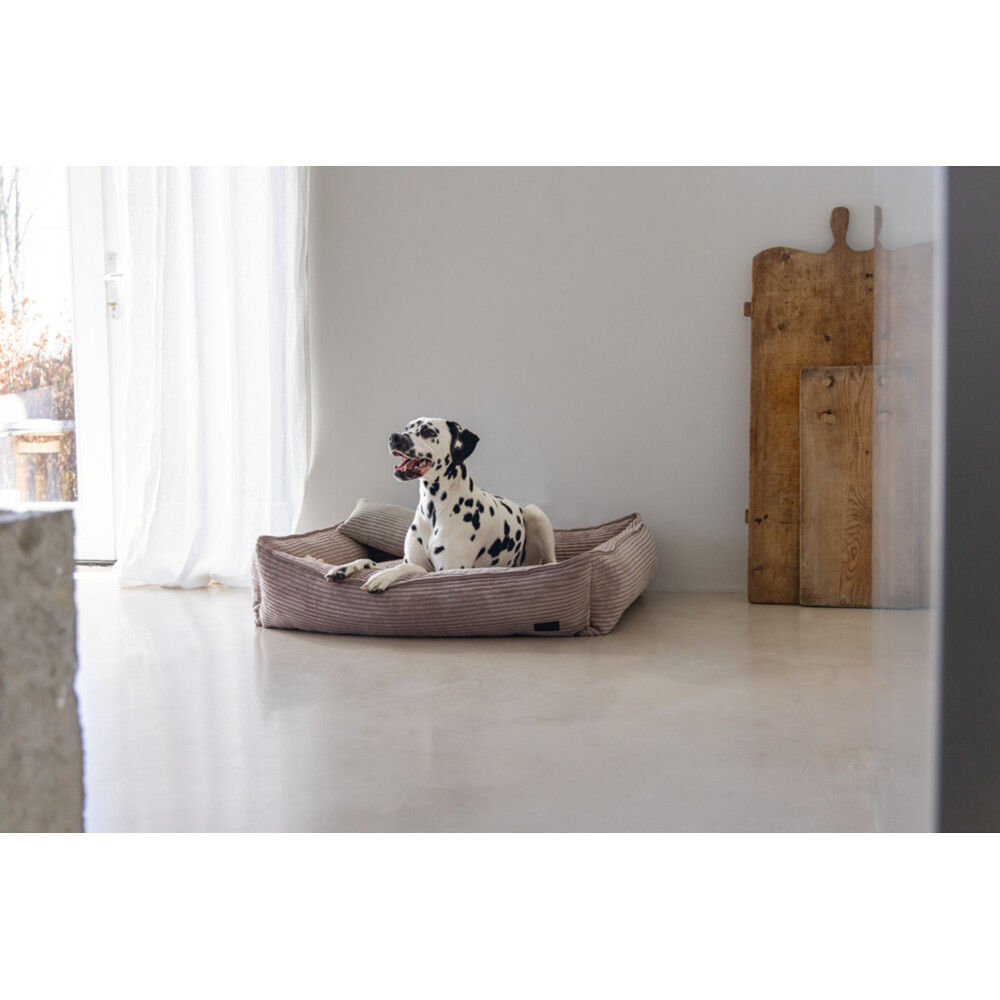 Designed by Lotte Ligbed Ribbed Roze95 x 80 x 23 cm