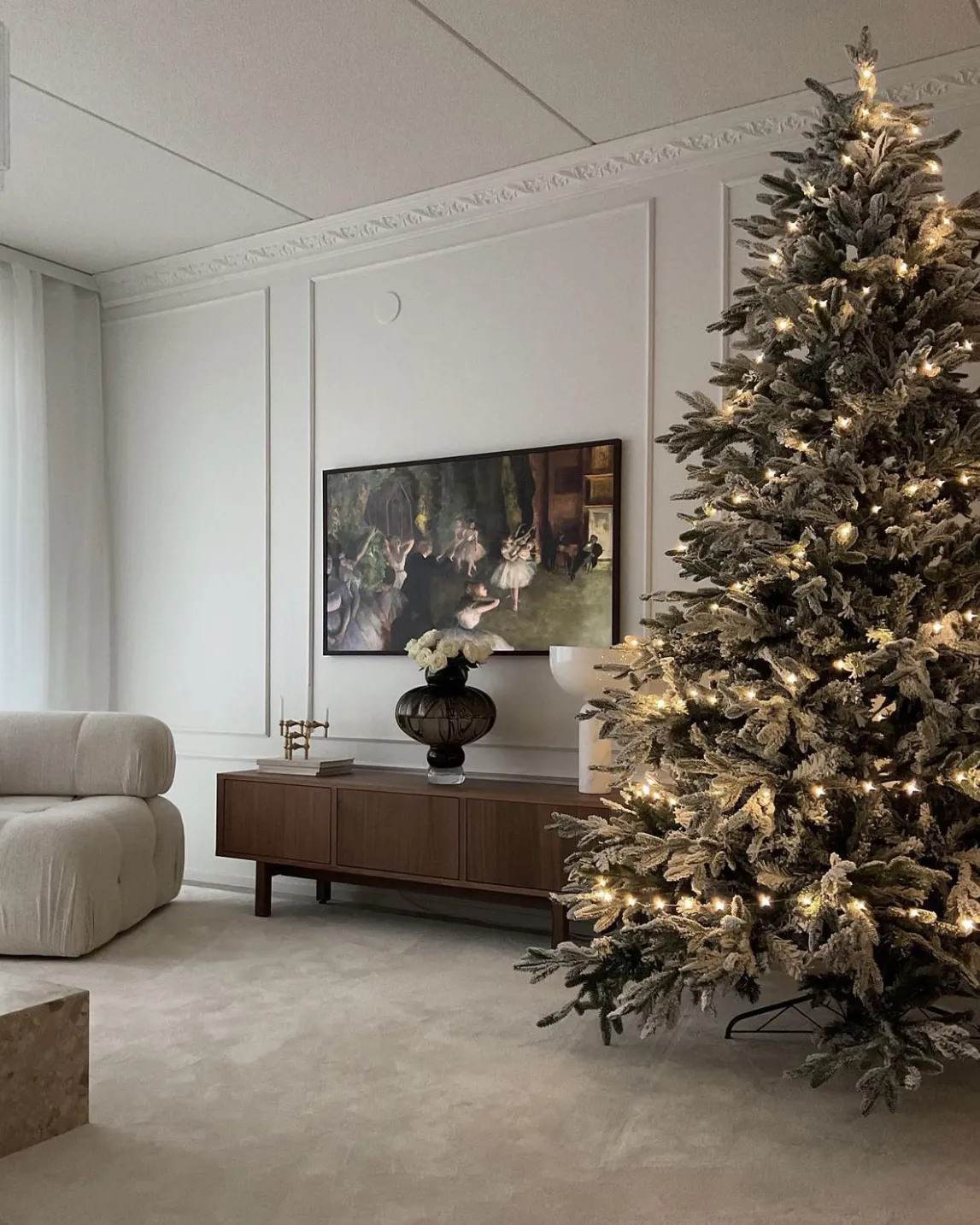 Besneeuwde kunstkerstboom BASSIE 240 cm Wit