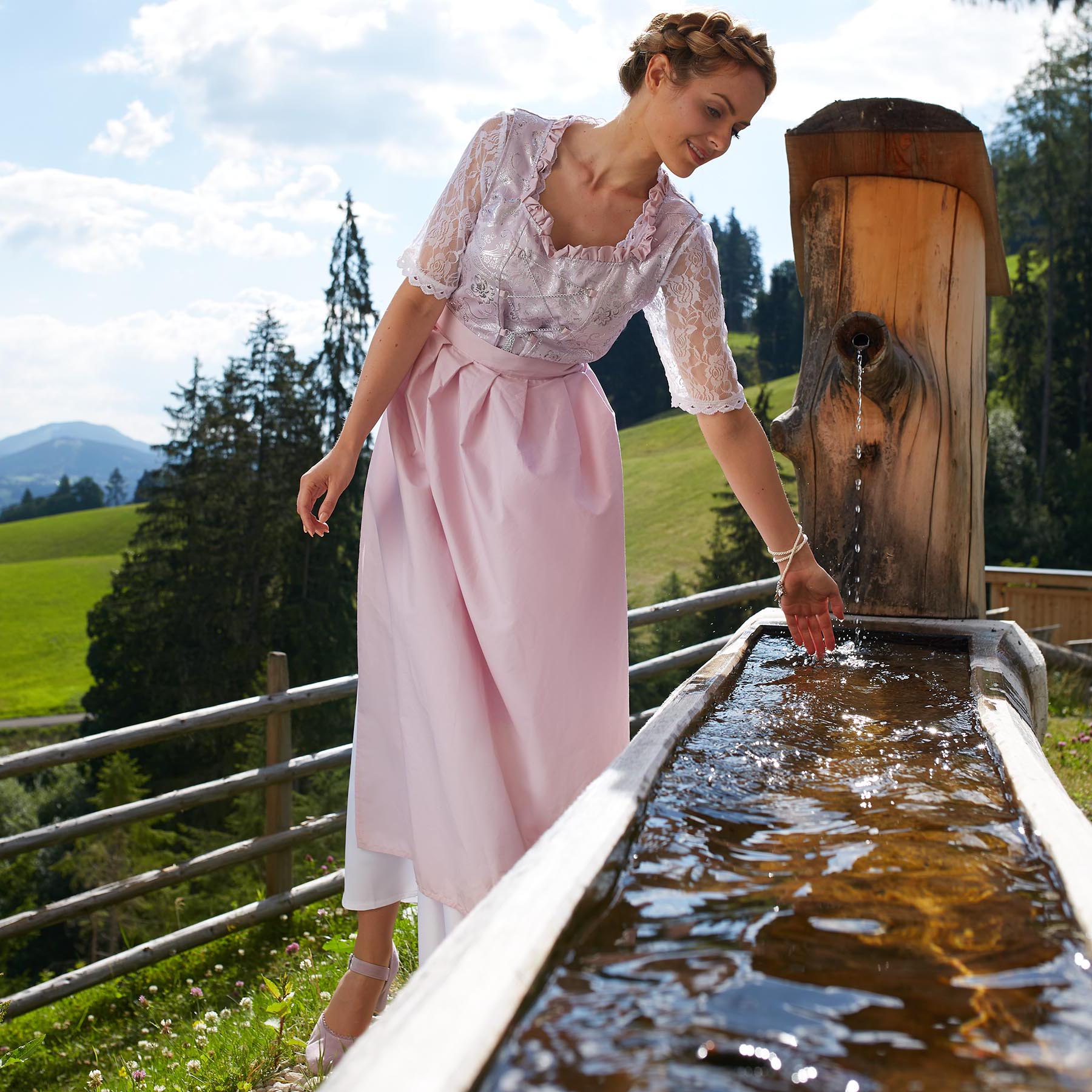 tectake® Frauenkostüm Maxi-Dirndl Neuschwanstein Modell 2