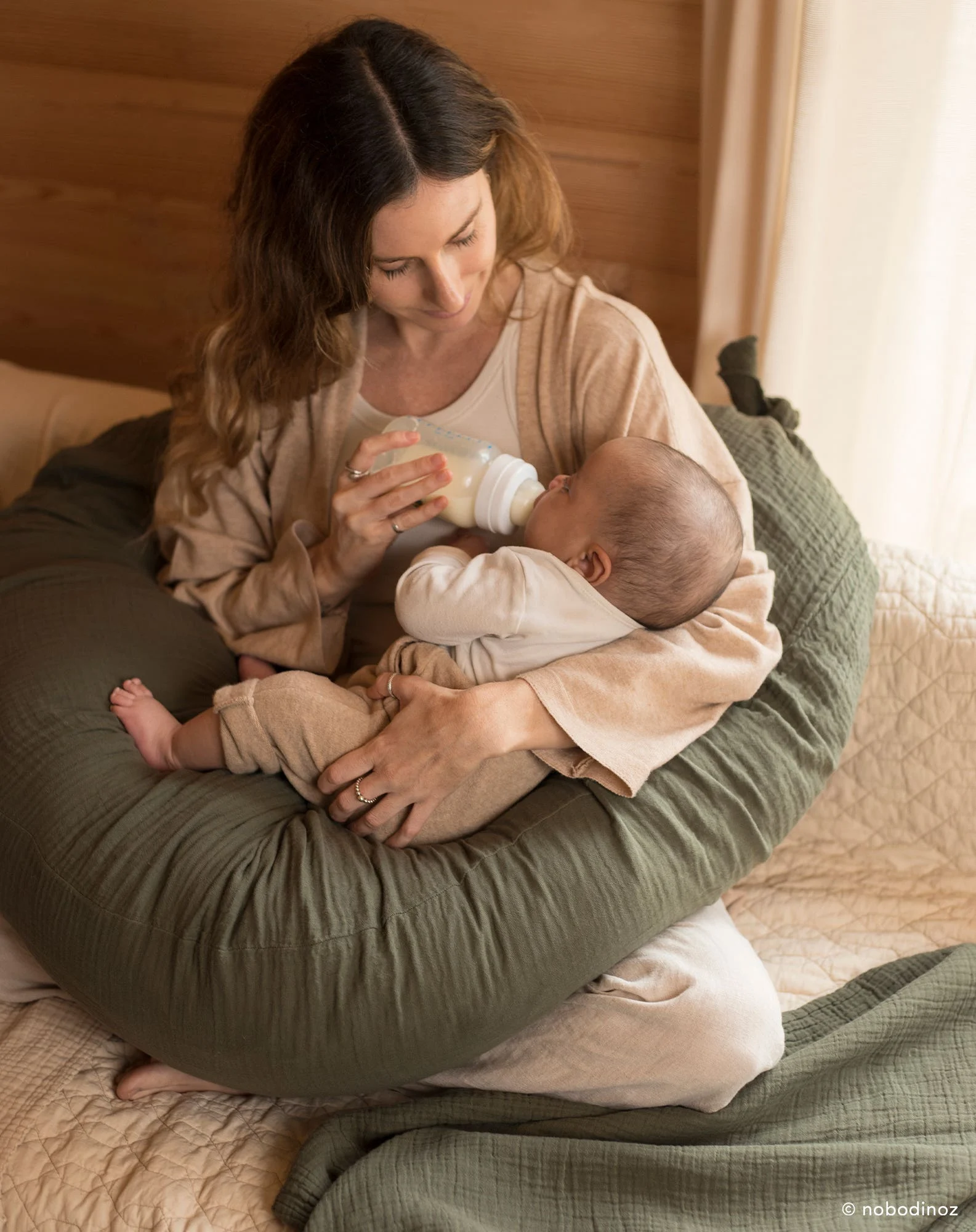 Coussin de maternité wabi-sabi en double gaze de coton lavée | Vert