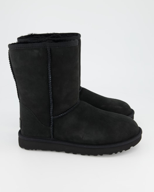 UGG Classic Short Winterschuhe in Schwarz