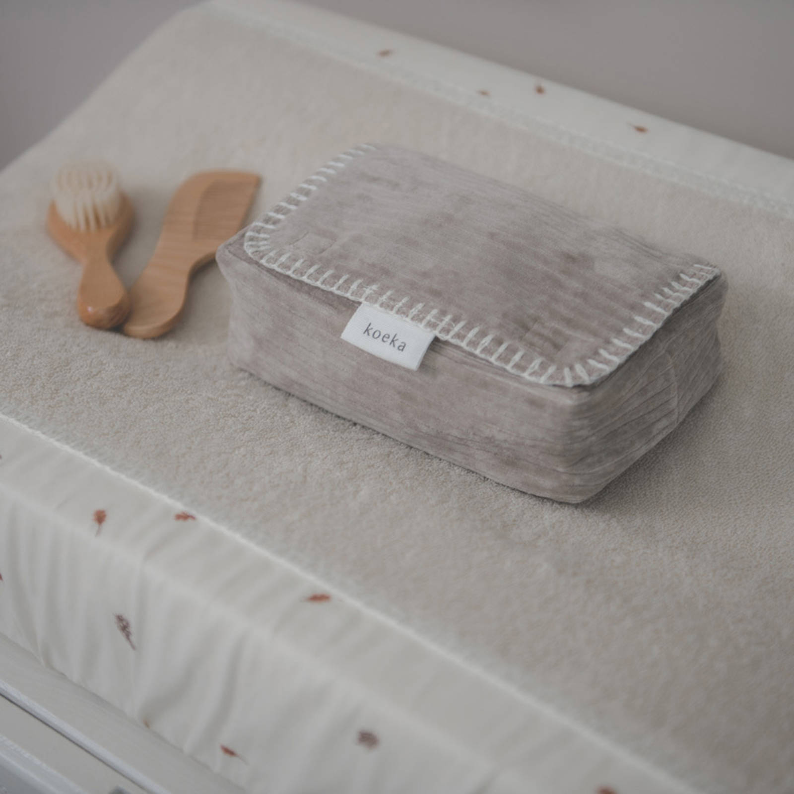 Koeka Vik babydoekjesbox 12x20 cm taupe