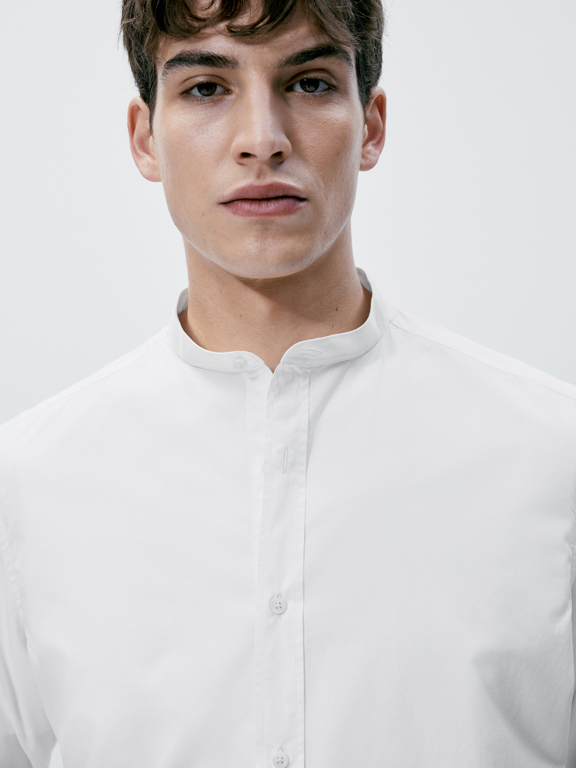 Camisa de popeline slim fit com gola mao - BRANCA