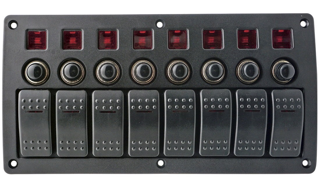 Elpanel med Aut.sikringer og 8 kontakter