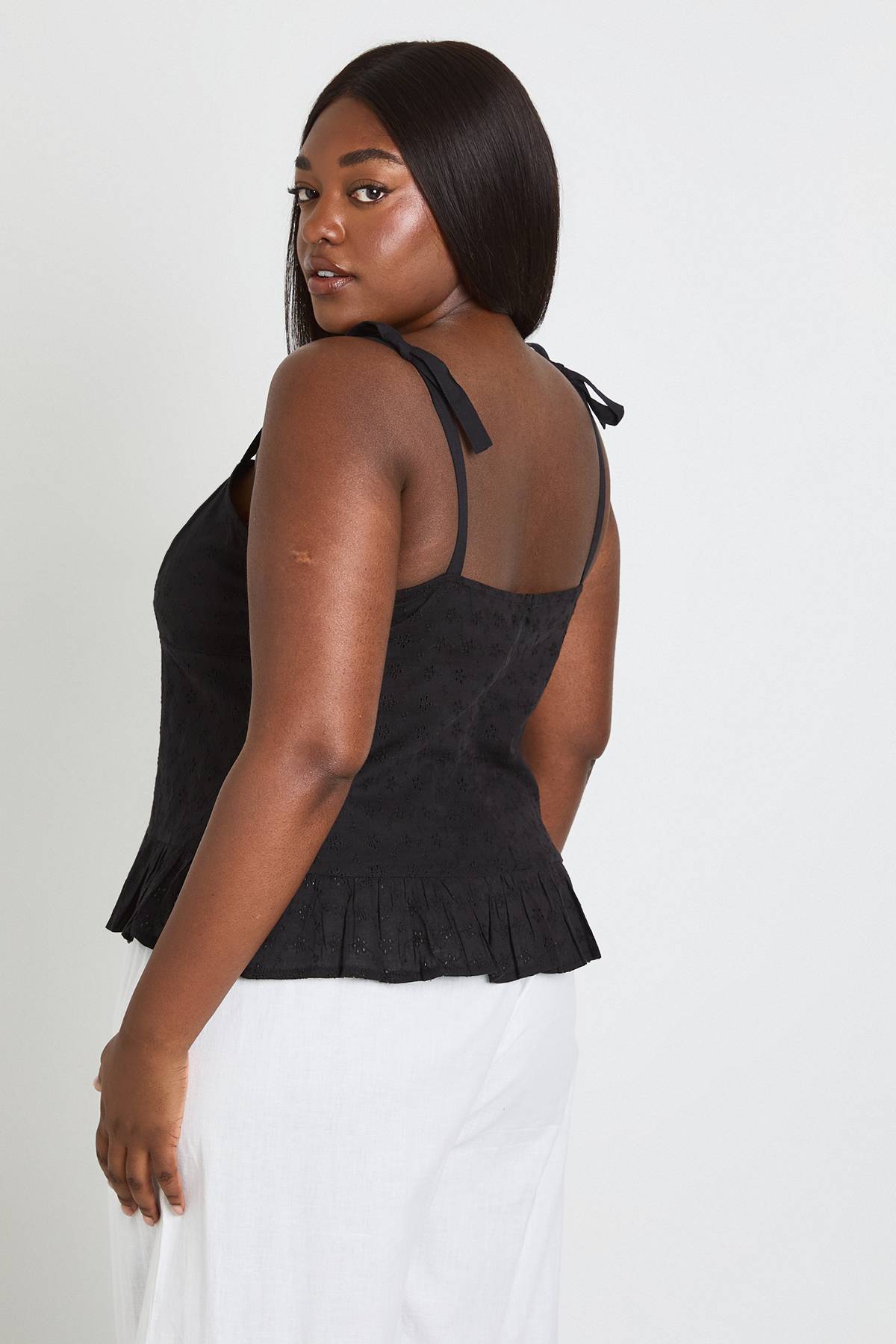 boohoo Haut Caraco Broderie Anglaise Grande Taille
