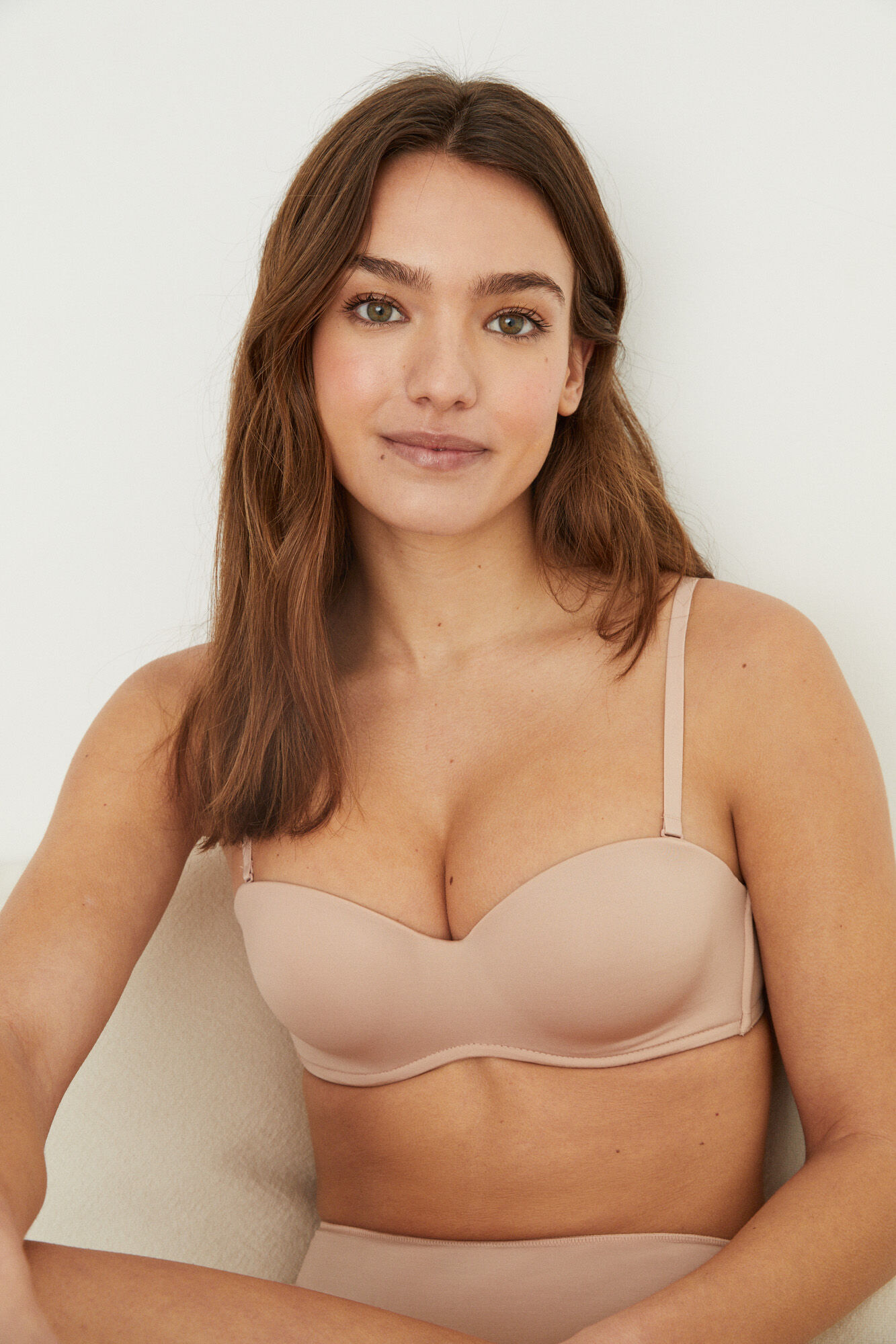 Sutiã tomara que caia elegante em microfibra - nude