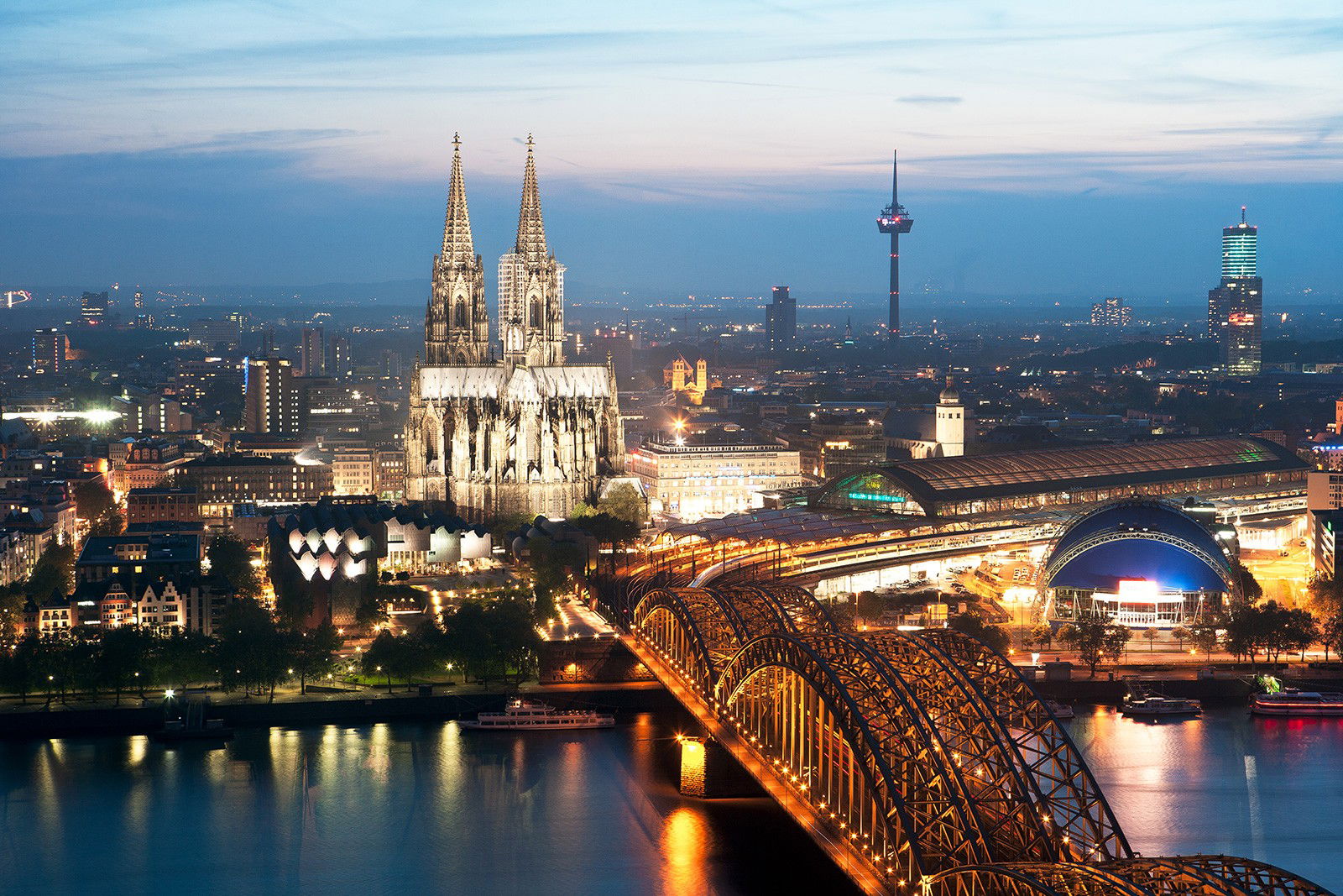 Cologne II by Horst & Daniel Zielske - Limited Edition. Edition of: 100. Signed.
