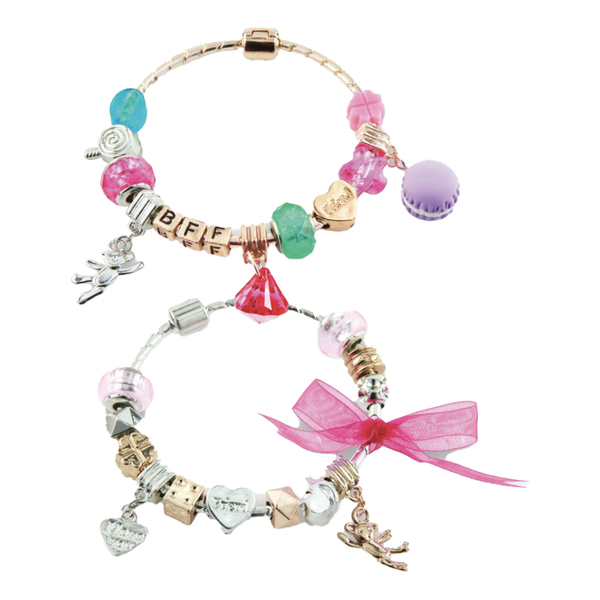 Boite à bijoux avec bracelets et Charms