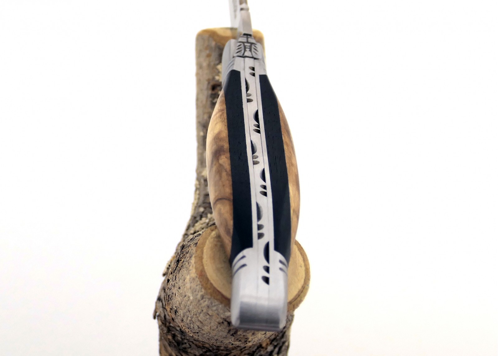 Couteau Laguiole bombé avec un manche en Ebène et olivier et mitres inox