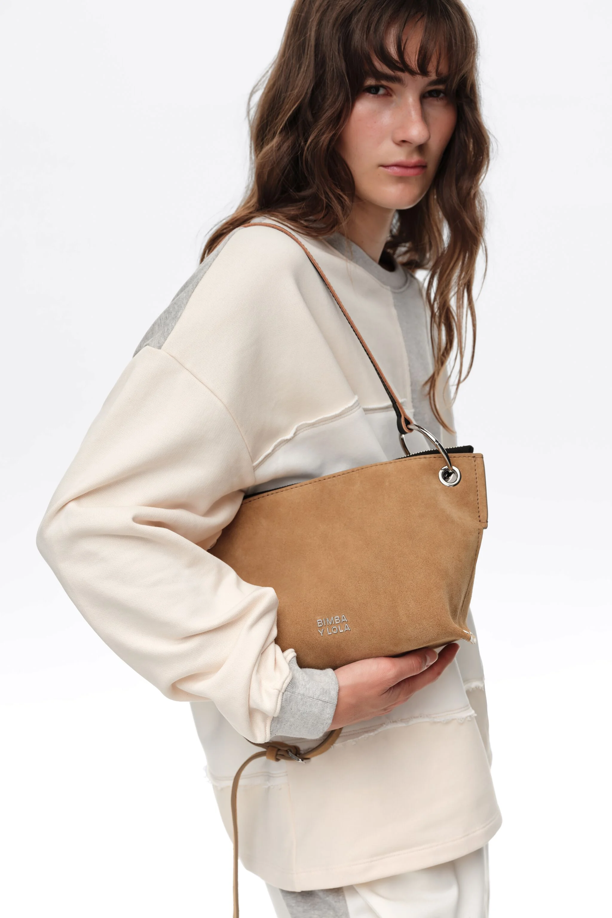 Bolsa Trapecio média em camurça natural