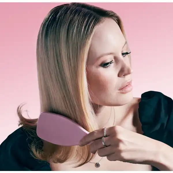 The Ultimate Detangler Hairbrush Midnight Black