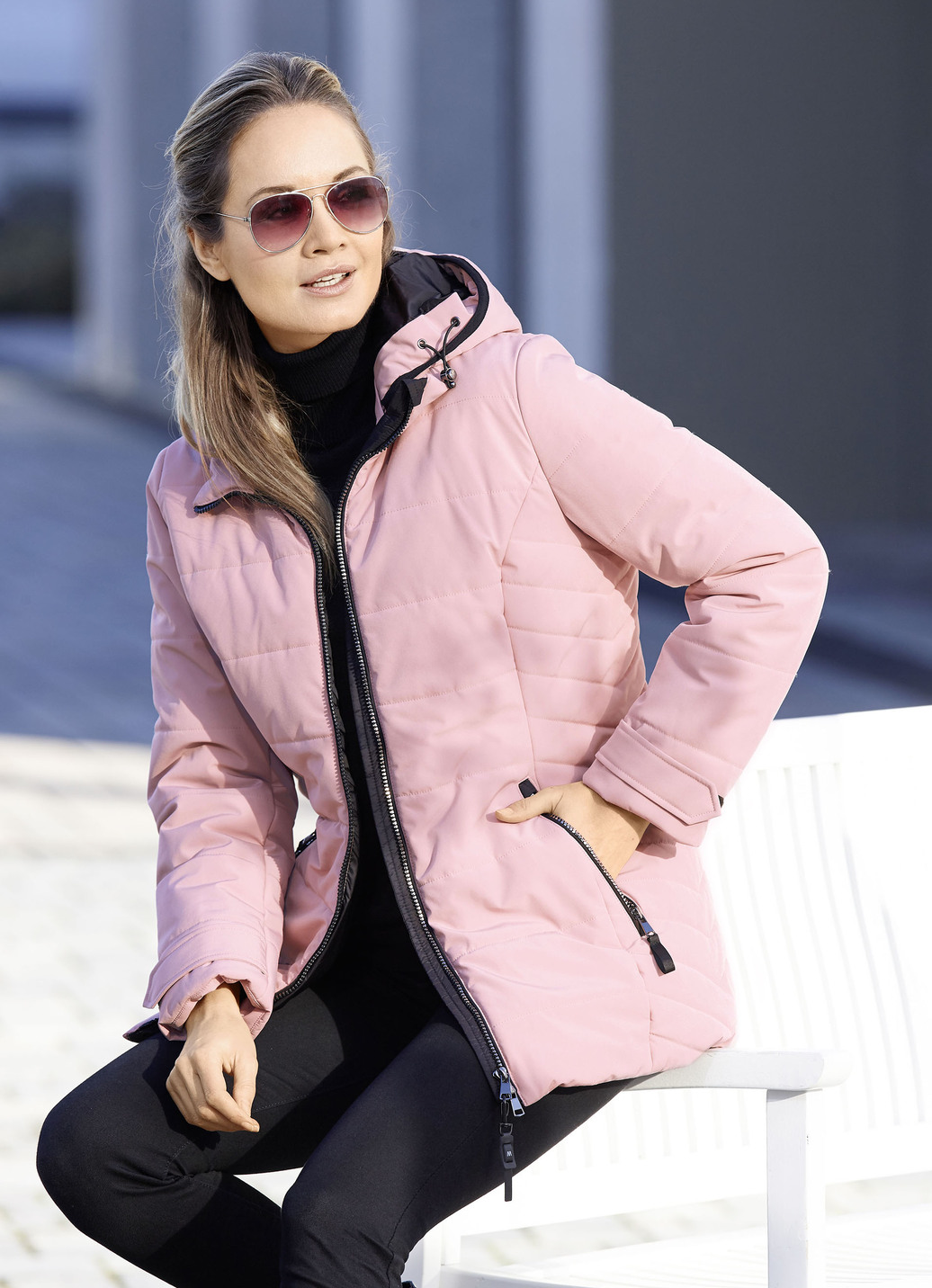 Funktionsjacke mit abnehmbarer Kapuze
