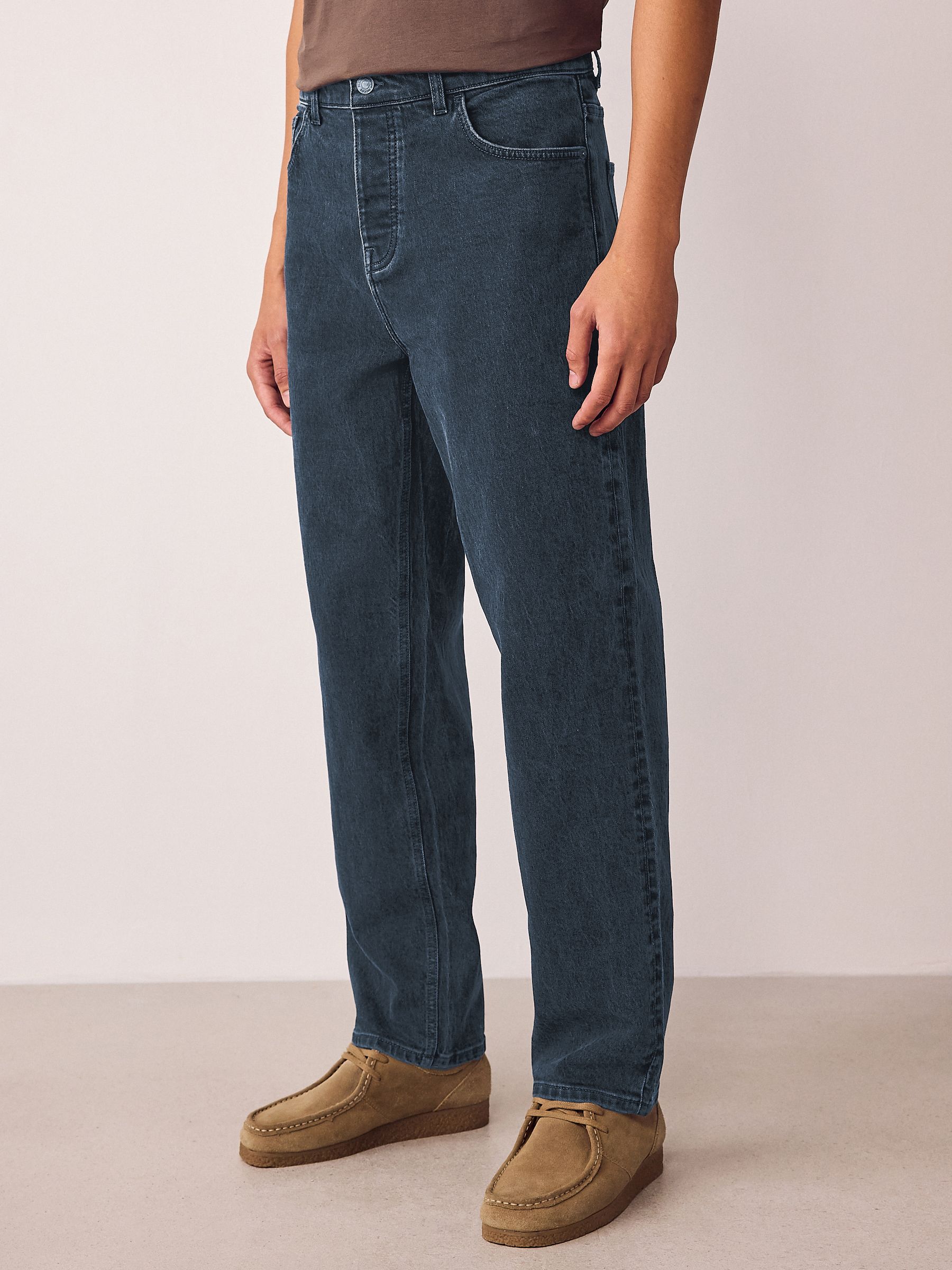 Mediumblauw getint - Relaxte uitlopende pasvorm - Vintage wash denim jeans