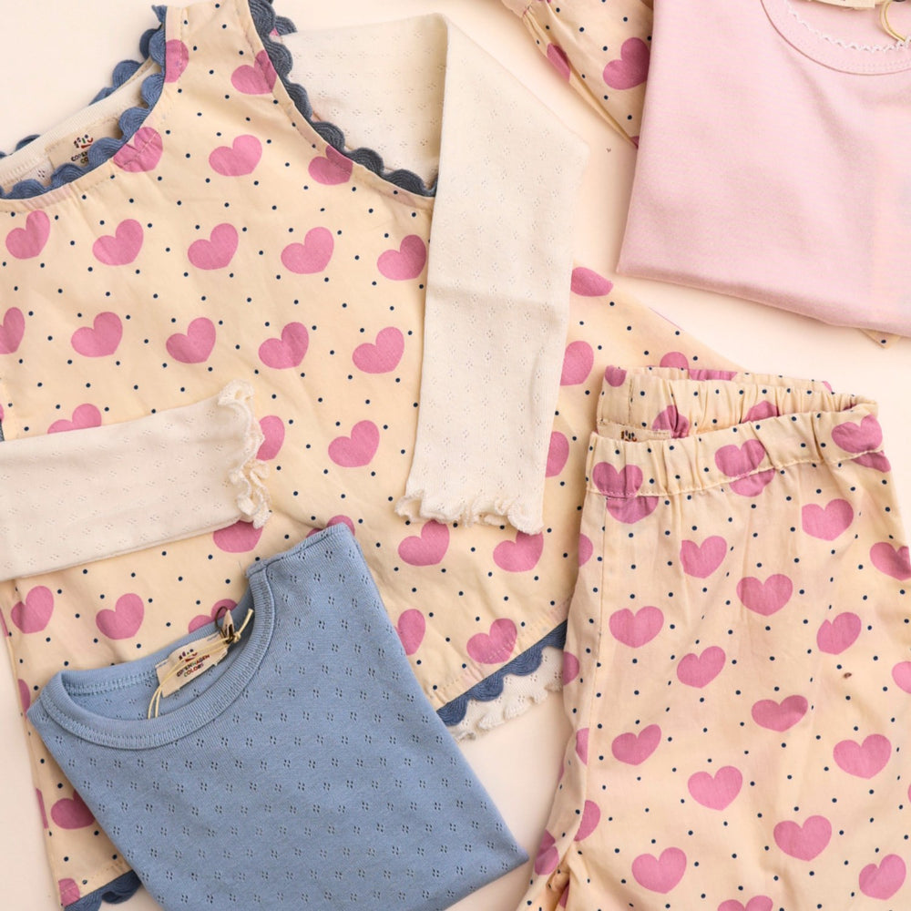 Køb COPENHAGEN COLORS Heart Aop Heart & Dots Shorts m. Flæselommer