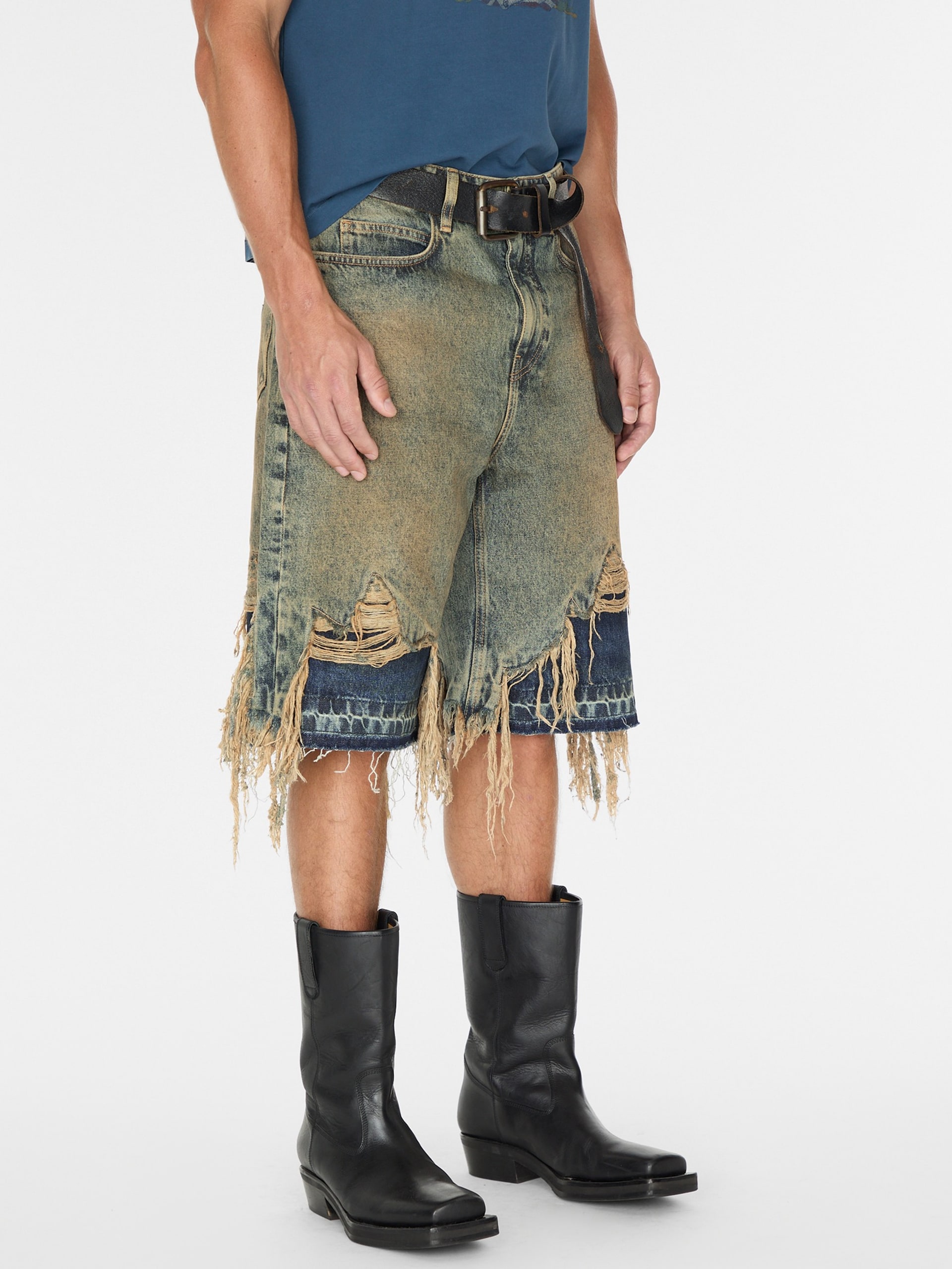 short jeans desgastado