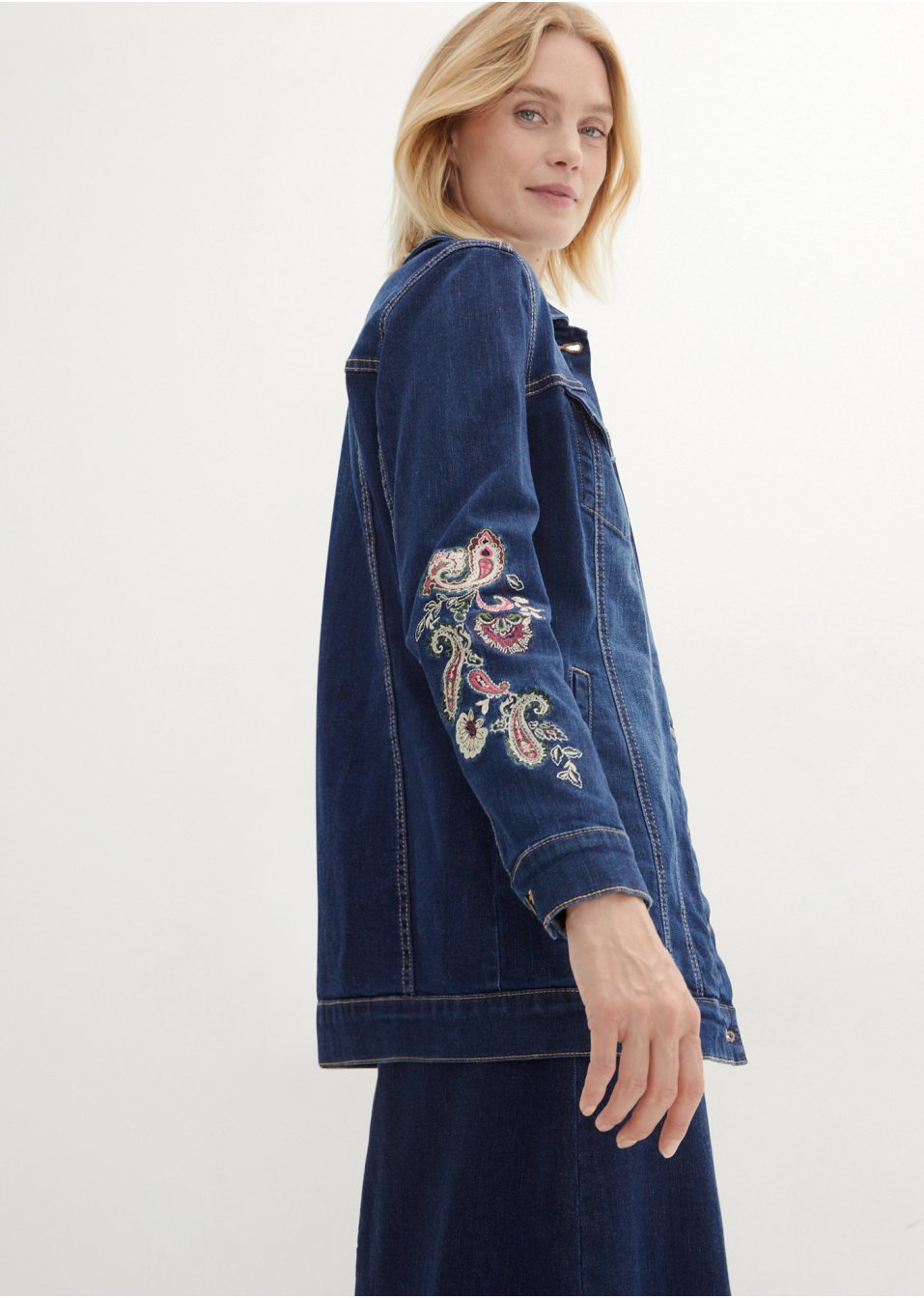 Veste en jean avec broderie