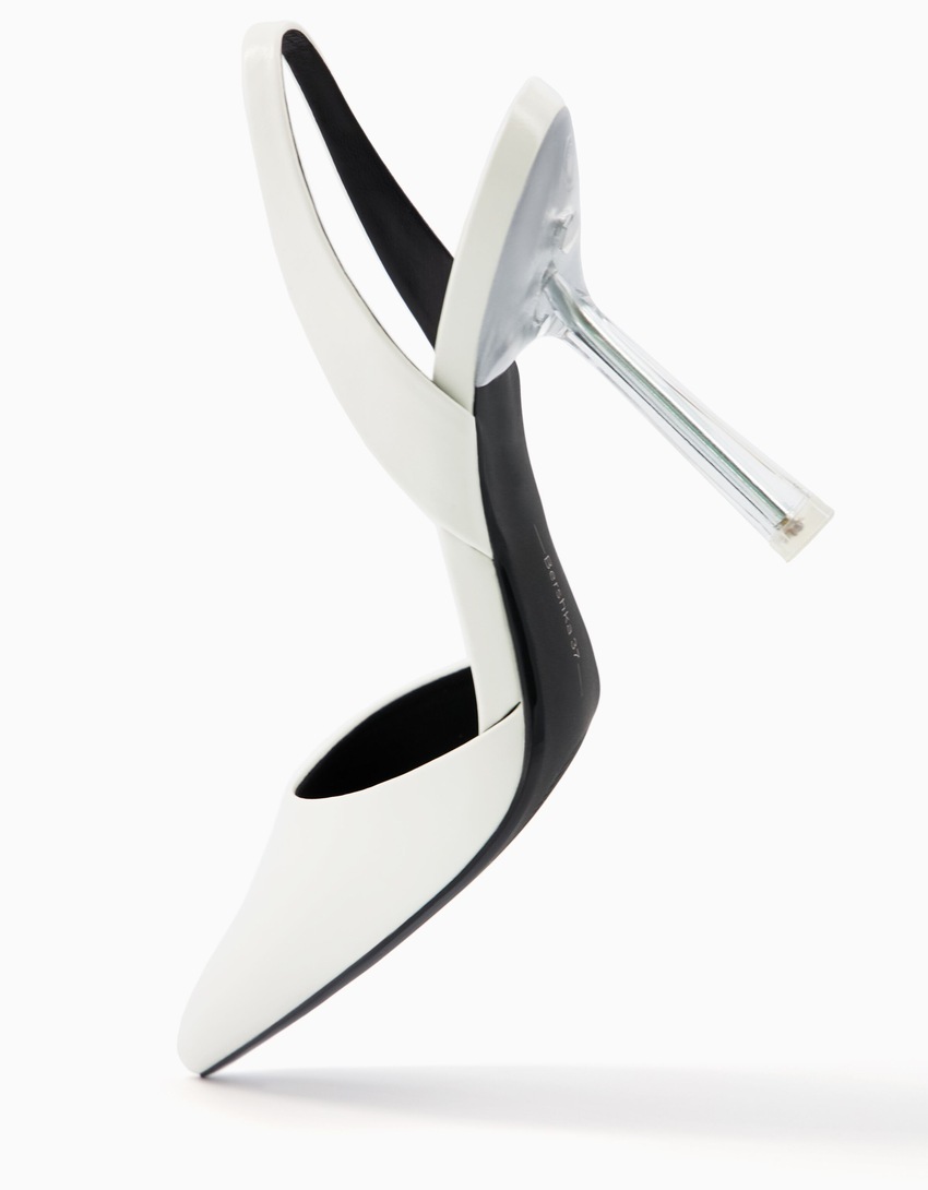 Sapatos de salto com tira no calcanhar