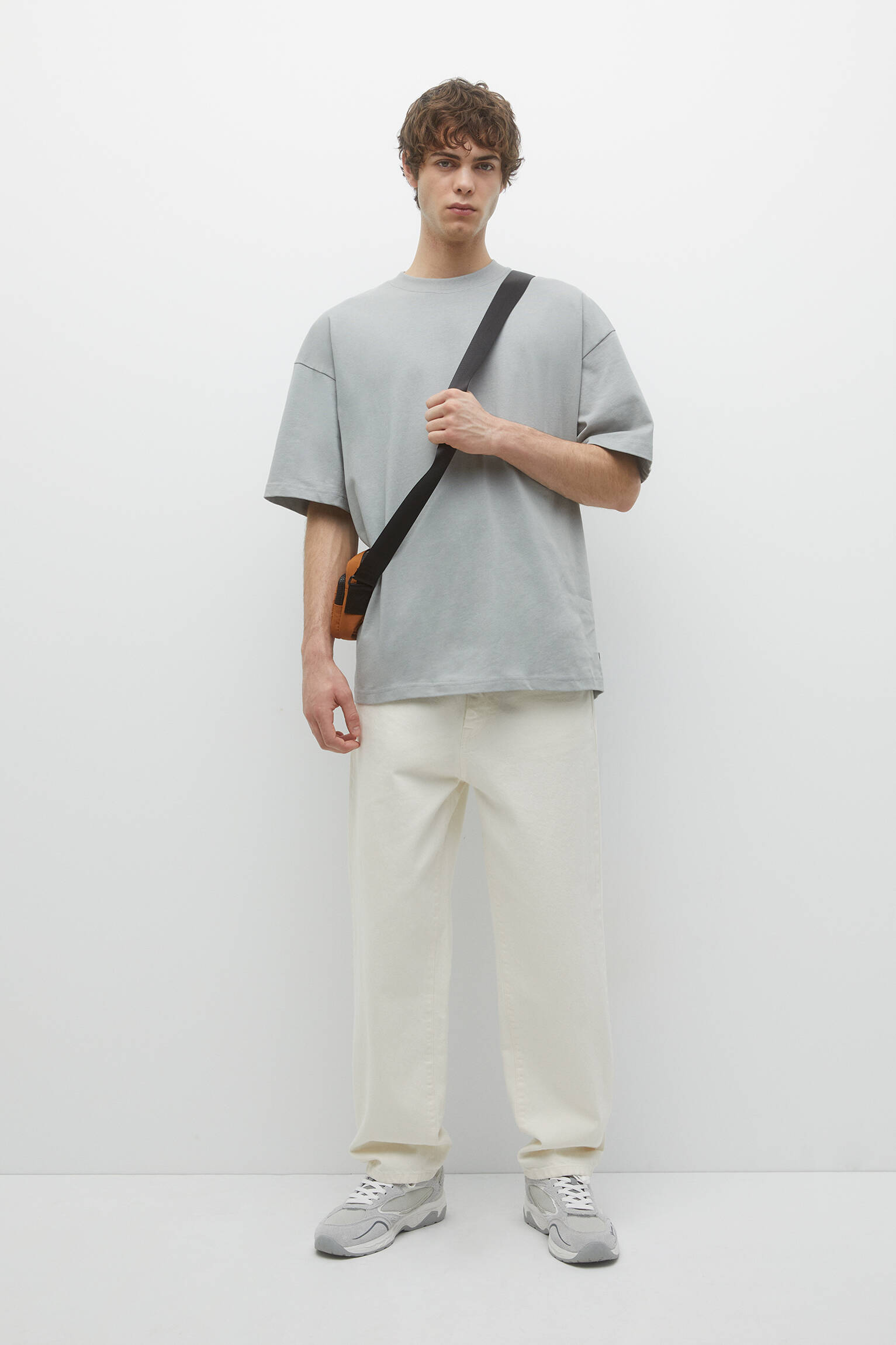 CAMISETA OVERSIZED DE MANGA CURTA - CINZA AZUL