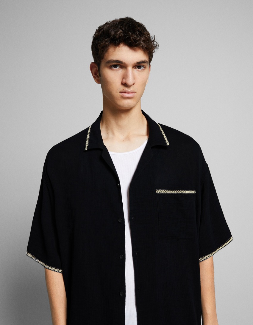 Camisa de manga curta com detalhes