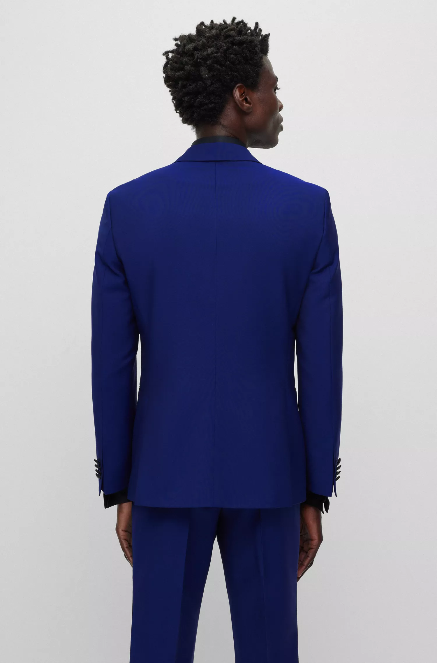 Smoking BOSS preto slim-fit em lã virgem italiana e mohair