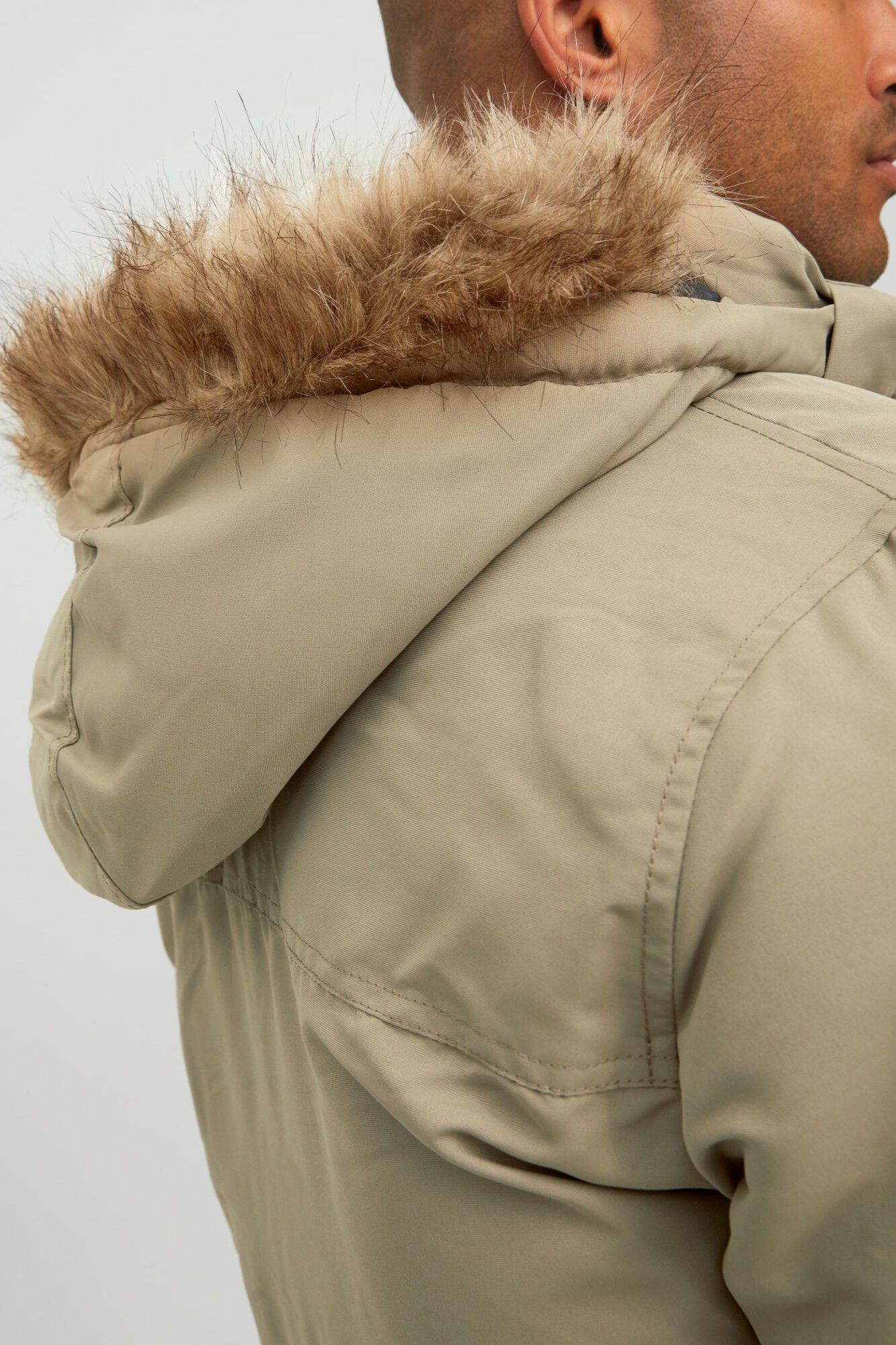 Parka com capuz de pele