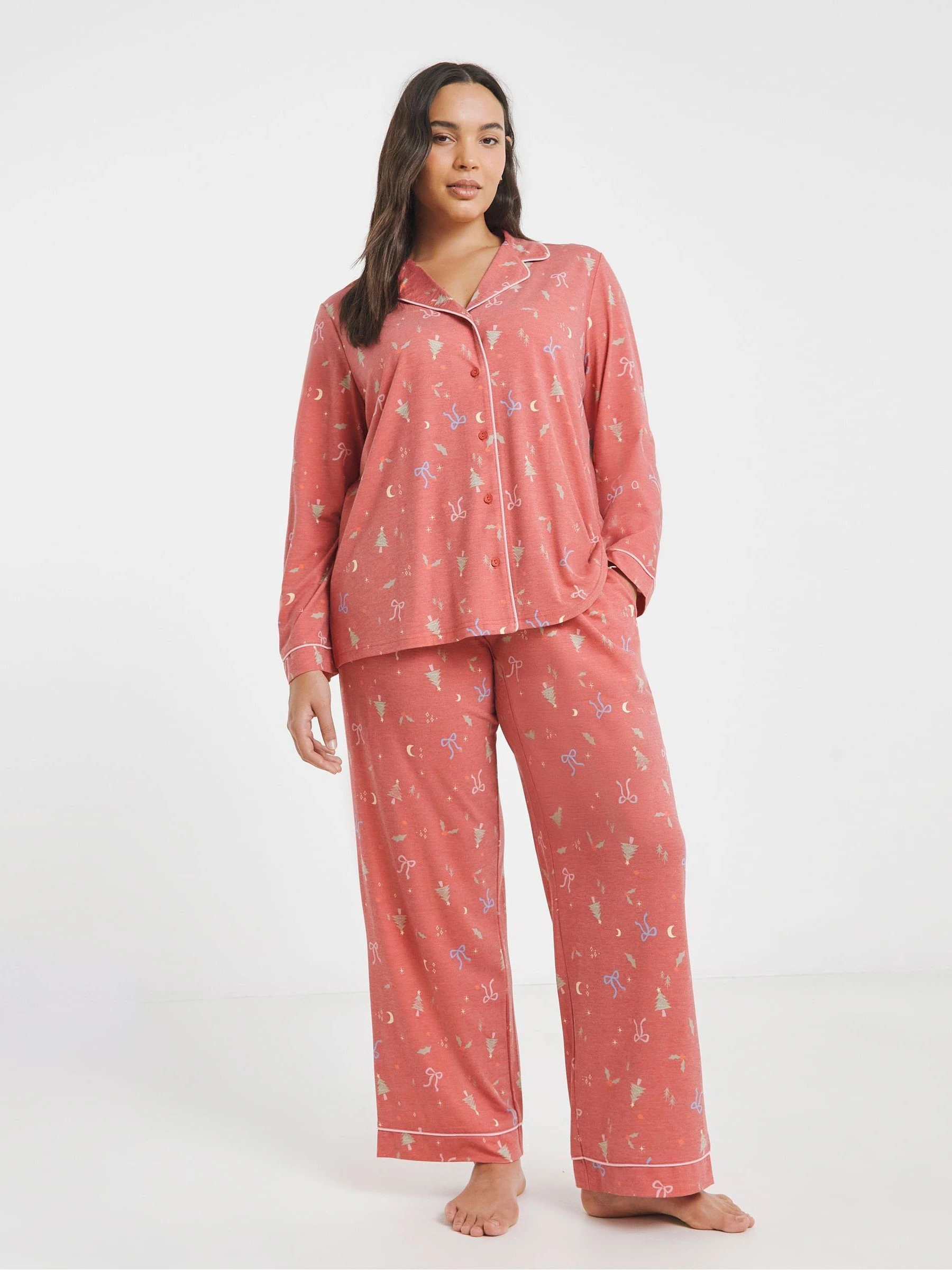 Simply Be Pretty Lounge Pyjama Set met revers en Kerstmis Print