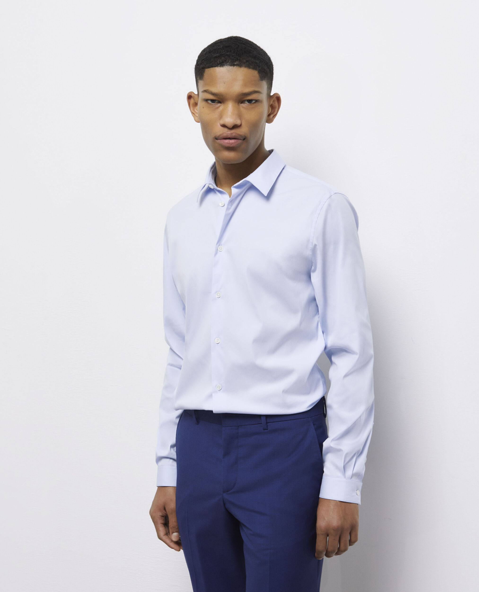 Chemise formelle bleue en popeline