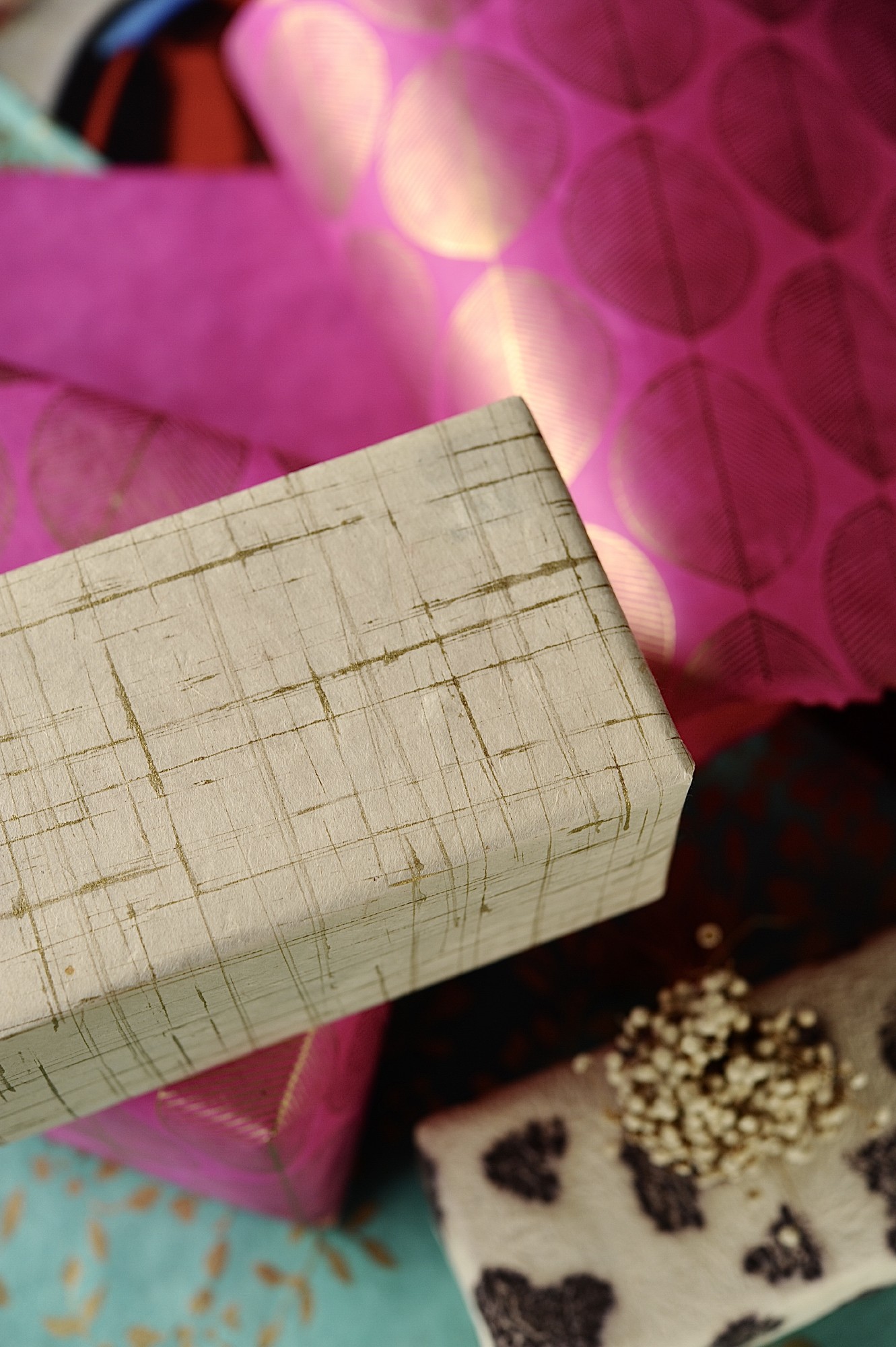 Geschenkpapier beige-gold, T 51 cm, B 76 cm günstig bestellen