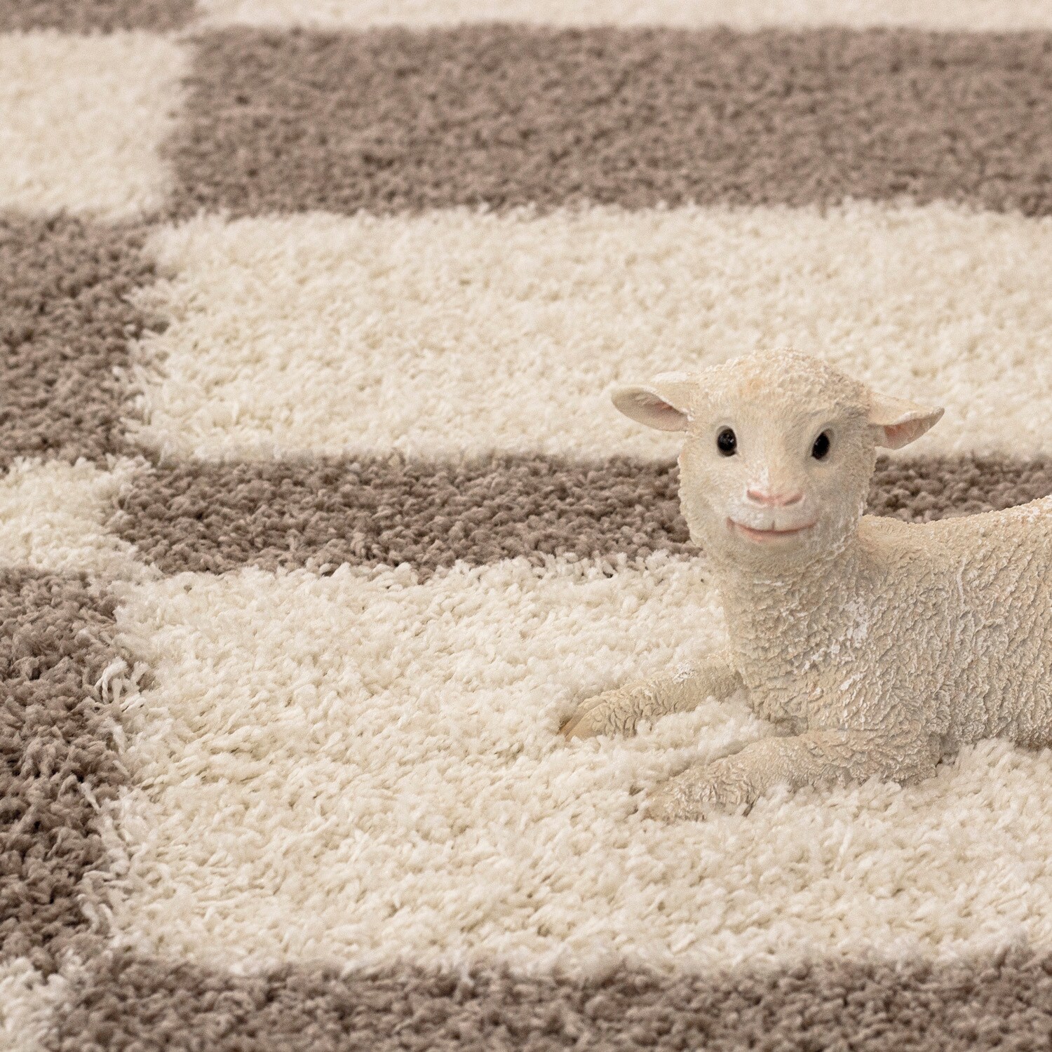 Designer Hochflor Teppich mit Karo- und Linienmuster, Flauschiger Langflor